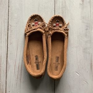 Minnetonka Chesnut Thunderbird Moccasins Size 6